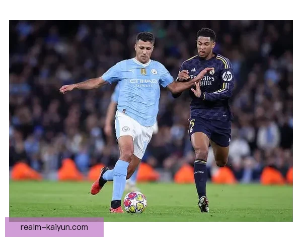 罗德里在本赛季表现稳健，成为现代后腰的典范。