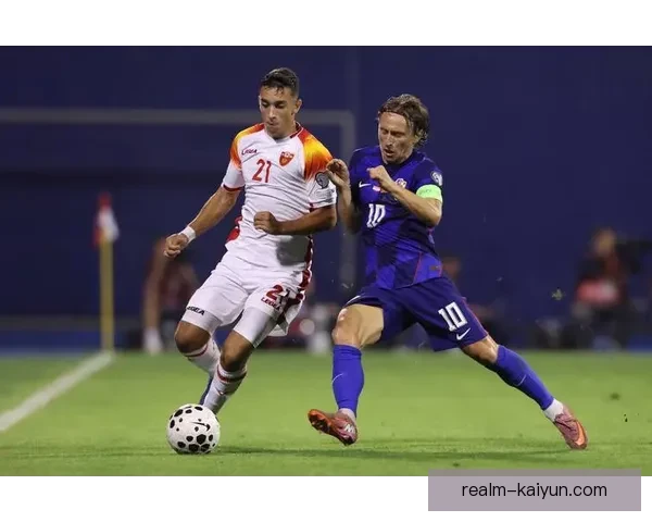 足球注重防守的趋势显现，球队竞争力显著增强