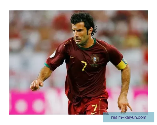 菲戈在技术美学上的表现持续提升，成为当代足球的经典象征。